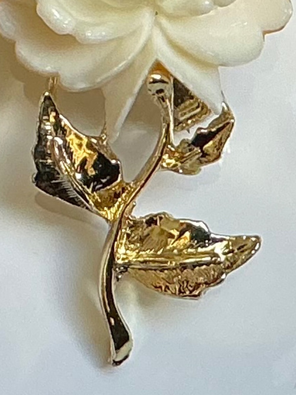 Vintage White Rose Brooch Carved Flower Pin Gold Tone - Picture 3 of 12